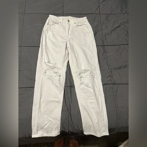 WHITE STRAIGHT LEG JEAN SIZE 6